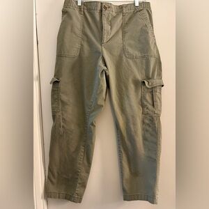 Old Navy Women’s Green Cargo Pants